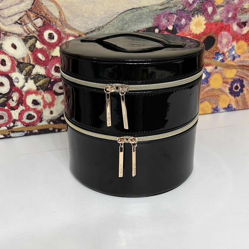 Lancôme
Leather Makeup Organizer